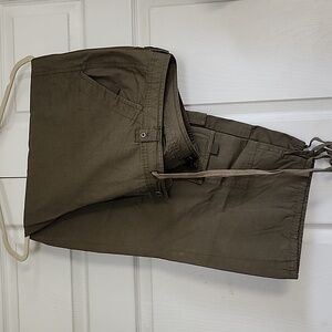 Venezia olive green capri pants